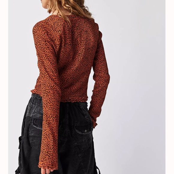 FREE PEOPLE GARNER FLORAL LONG SLEEVE TEE MEDIUM - Picture 4 of 5